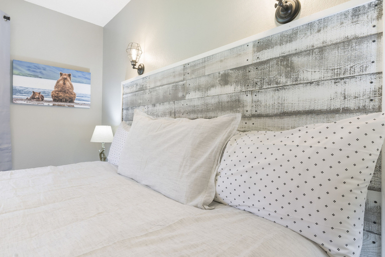 Bedroom 4, Ozark Escape at the Pointe, Taney