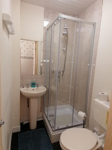 Bathroom 5, Overton Villa Hotel, Conwy