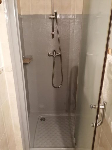 Bathroom 5, Chambres Peyroutas, Gironde