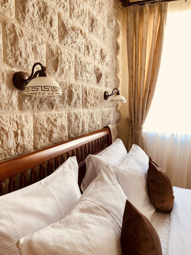 Bedroom 4, Carrubba