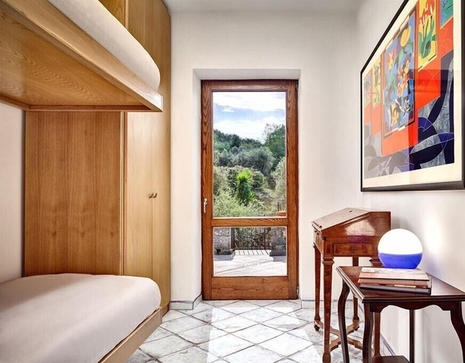 Bedroom 2, Villa Vesuvio, Napoli