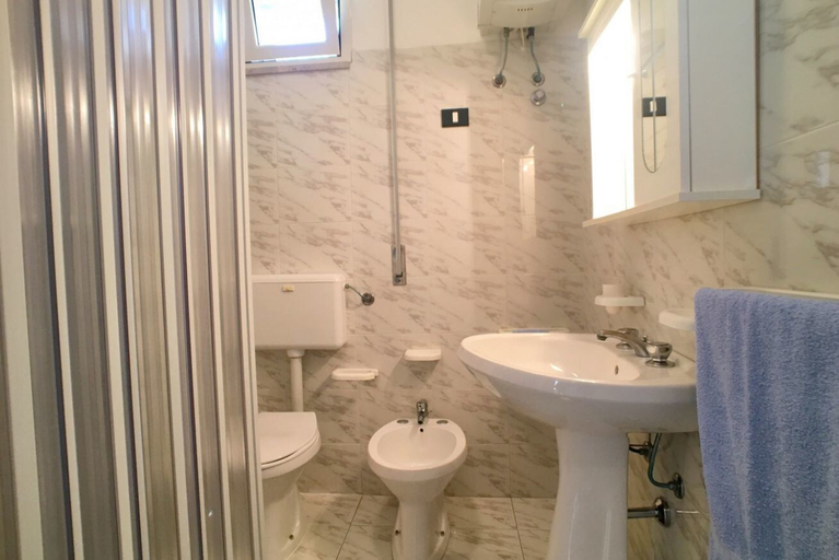 Bathroom, Villetta Narciso, Lecce