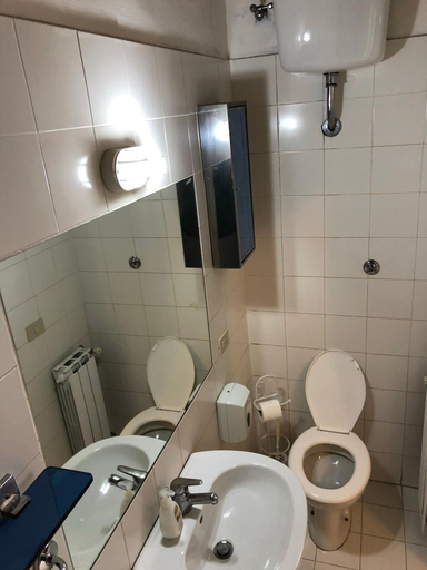 Bathroom 5, Hotel Bolognese, Rome