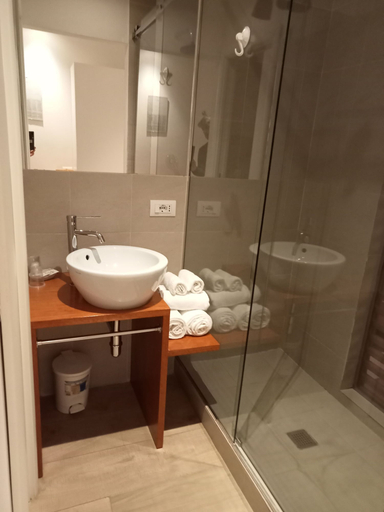 Bathroom 3, Why Not Roma, Rome