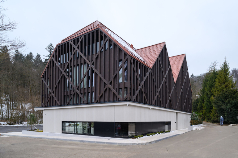 Exterior & Views