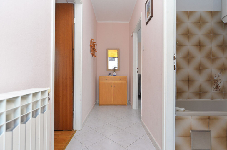 Others 4, Apartment 757, Labin