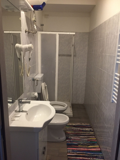 Bathroom 4, Hotel Antonelli, Milano
