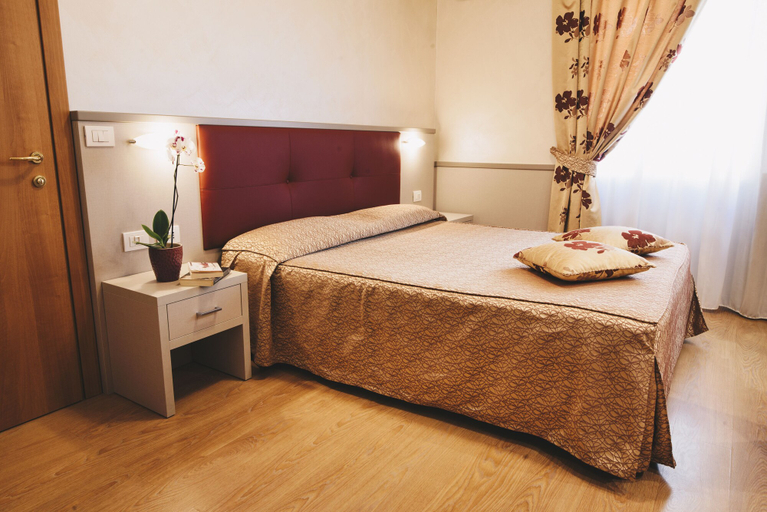 Bedroom 4, Hotel Corallo, La Spezia