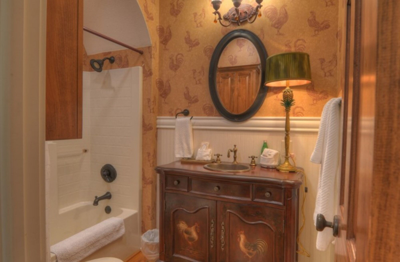 Bathroom 4, The Victoria B & B, Benton