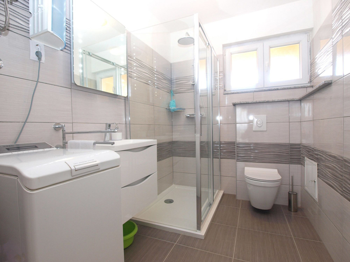 Bathroom 3, Apartment 1592, Pula