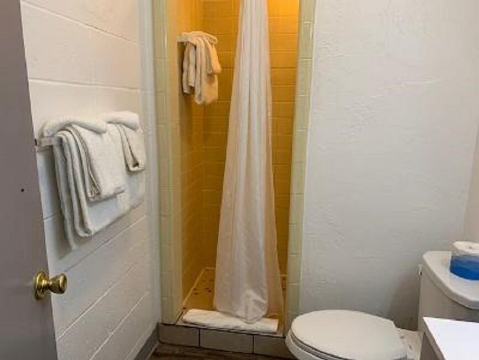 Bathroom 4, Outer Banks Motor Lodge, Dare