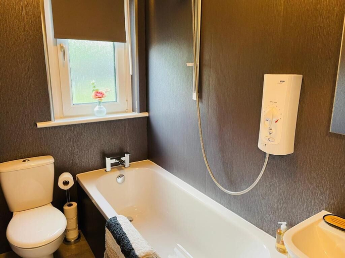 Bathroom, Sanderson Apartment, North Lanarkshire