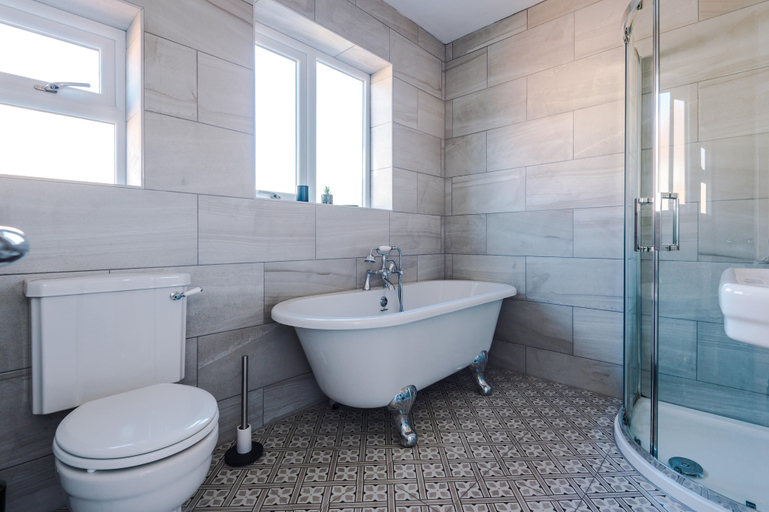 Bathroom 4, Premium 3 bed detached house - off road parking – Bromborough, Wirral