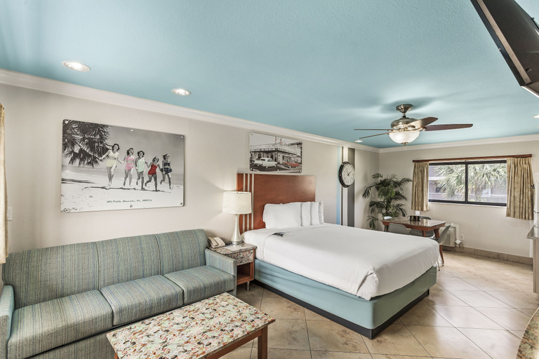 Bedroom 4, Plaza Beach Hotel Beachfront Resort, Pinellas