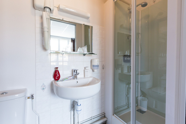 Bathroom 3, Hôtel du Château, Calvados