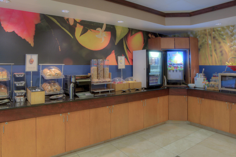 Food & Drinks 5, Fairfield Inn & Suites by Marriott Mobile Daphne/ E Shore, Baldwin