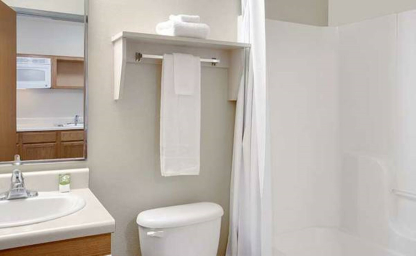 Bathroom 4, WoodSpring Suites Lincoln Northeast I-80, Lancaster