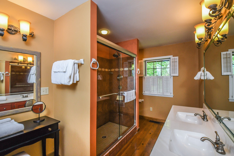 Bathroom 3, Welcome View Point, Garrett