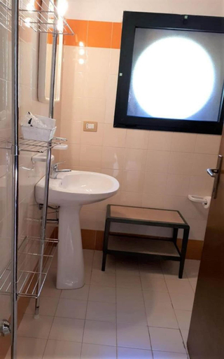 Bathroom 5, La Meta Sporting Rooms, Sassari