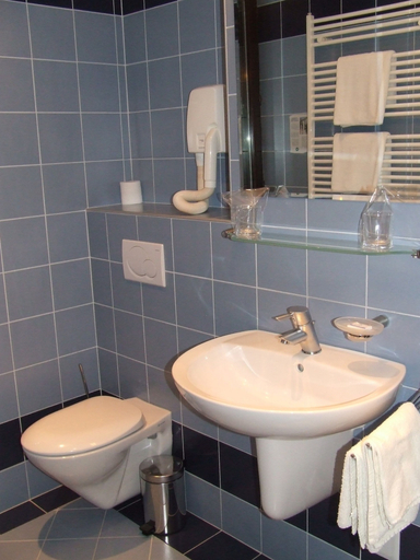 Bathroom 5, Hotel Tomislavov Dom, Zagreb