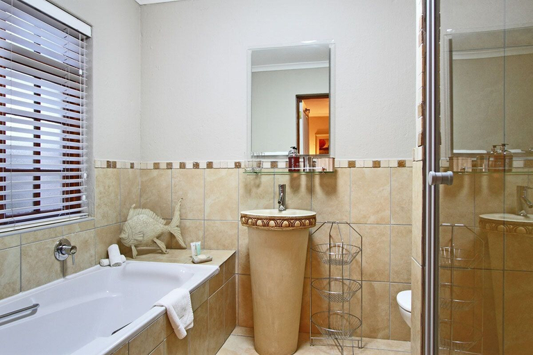 Bathroom 3, Apple Tree Guest House, Cape Winelands