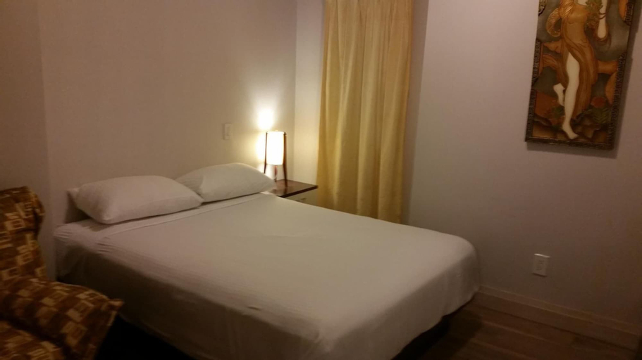 Bedroom 3, Dragon Gate Inn, Toronto