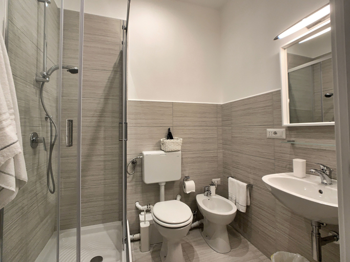Bathroom 5, Siliahouse, Napoli