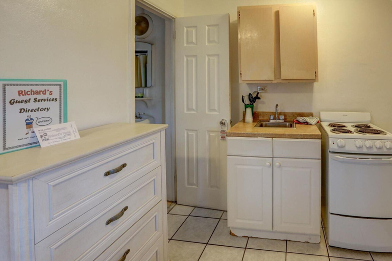 Others 5, Richard's Motel Extended Stay, Broward