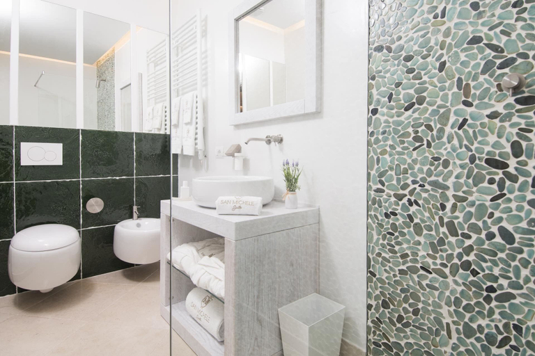 Bathroom 4, San Michele Suite, Bari