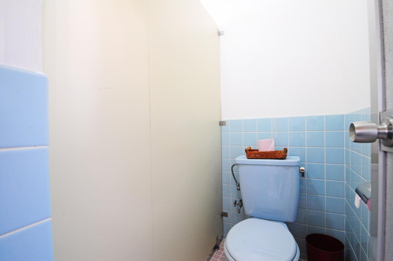 Bathroom 4, Pension Yonahadake, Kunigami