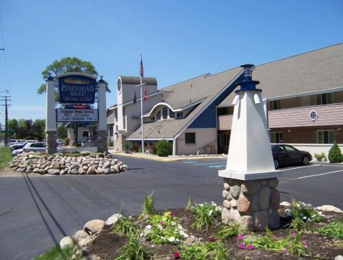 Pinestead Reef Resort, Grand Traverse