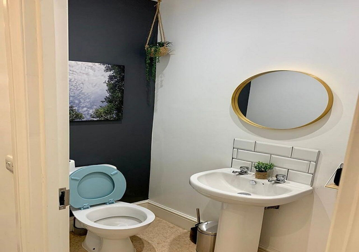 Bathroom 3, Molly Central House, Brighton and Hove