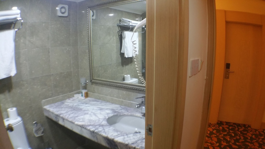 Bathroom 5, Oscar Resort Hotel