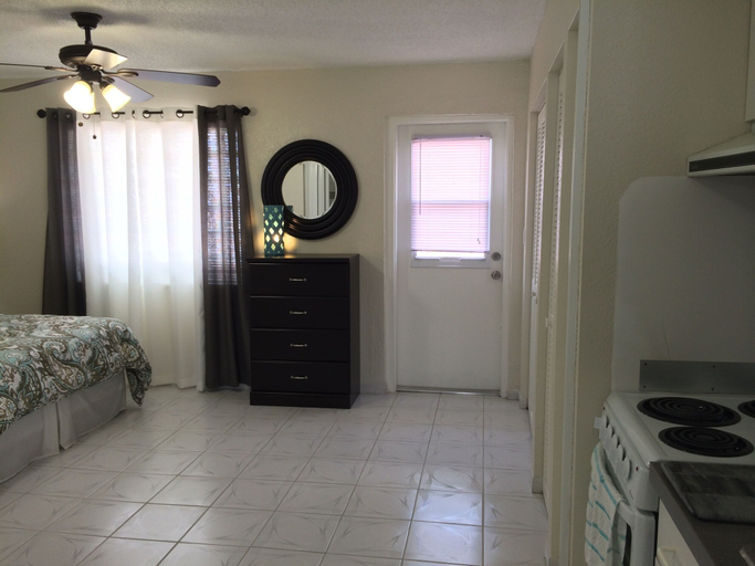Bedroom 4, Hollywood by the Sea Hotel, Broward