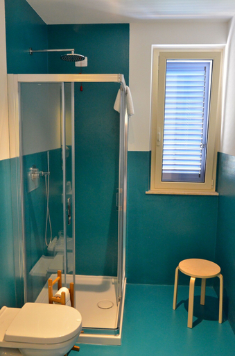 Bathroom 5, Petit Hotel, Lucca
