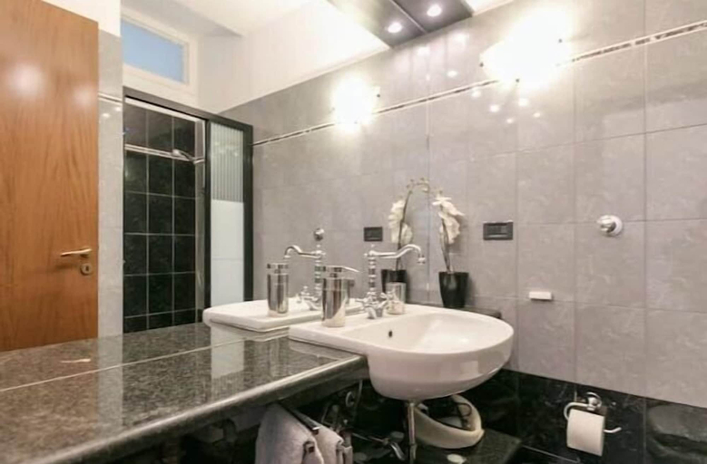 Bathroom 4, Optimus Host Cermenate Apartment, Milano