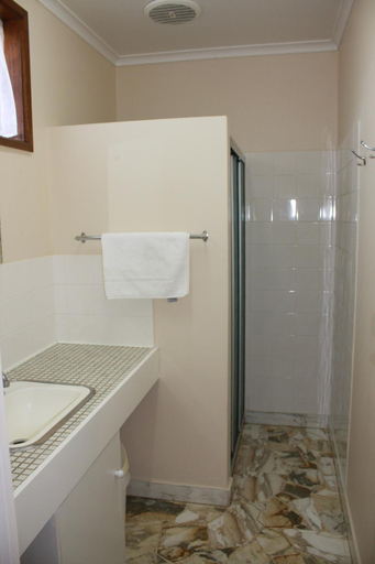 Bathroom 3, Opal Motel Leongatha, South Gippsland - Central