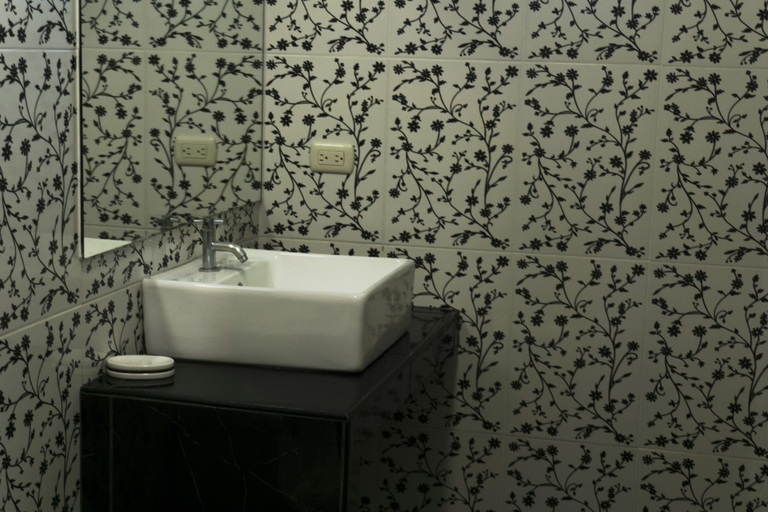 Bathroom 3, Don Giovanni Máncora, Talara