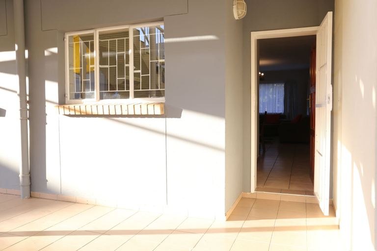 Exterior & Views 2, Tilla's Guesthouse, Windhoek West