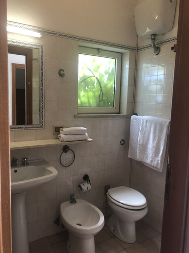 Bathroom 4, Residence Terra Rossa, Messina