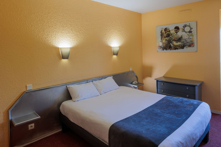 Bedroom 3, Logis Hôtel Noemys Brive - Restaurant Le Teinchurier, Corrèze