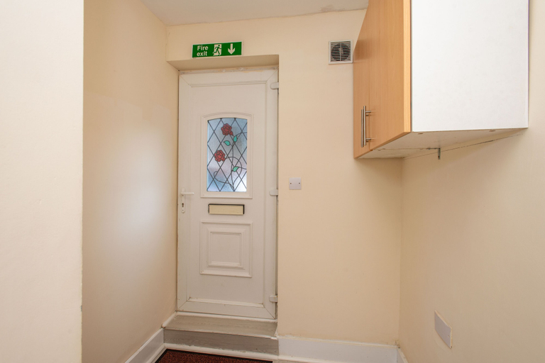 Others 3, Newly Refurbished Studio, 20mins to London Bridge, London