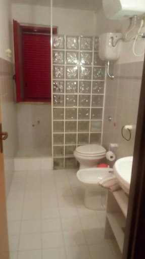Bathroom 3, Residence la Darsena, Crotone
