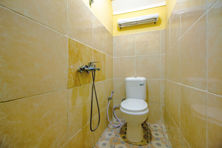 Bathroom 3, OYO Life 1643 Grand Monica, Sleman
