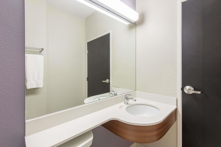 Bathroom 4, Microtel Inn & Suites By Wyndham Cadiz, Harrison