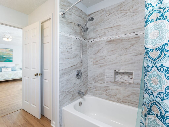 Bathroom 4, Garden By The Sea, Chatham