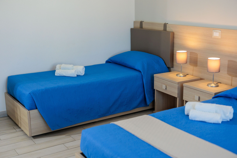 Bedroom 3, Fuori Rotta, Syracuse