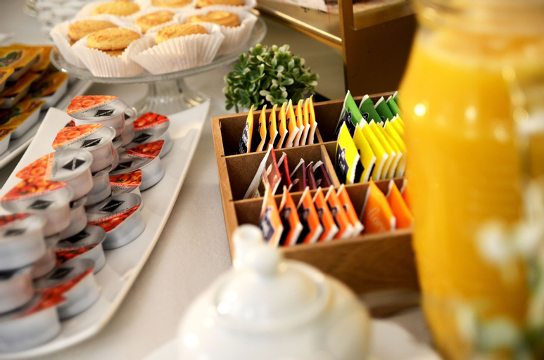 Food & Drinks 7
