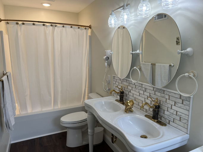 Bathroom 3, Holland Farmhouse Inn B & B, Ottawa
