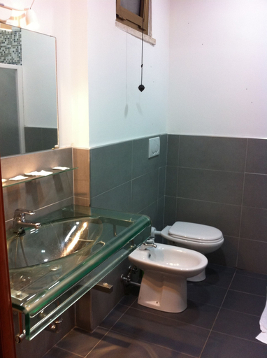 Bathroom 3, Hotel Bottaccio, Rome